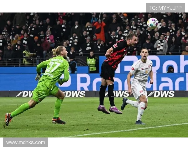 [德甲]格策建功 法兰克福击败十人斯图加特.